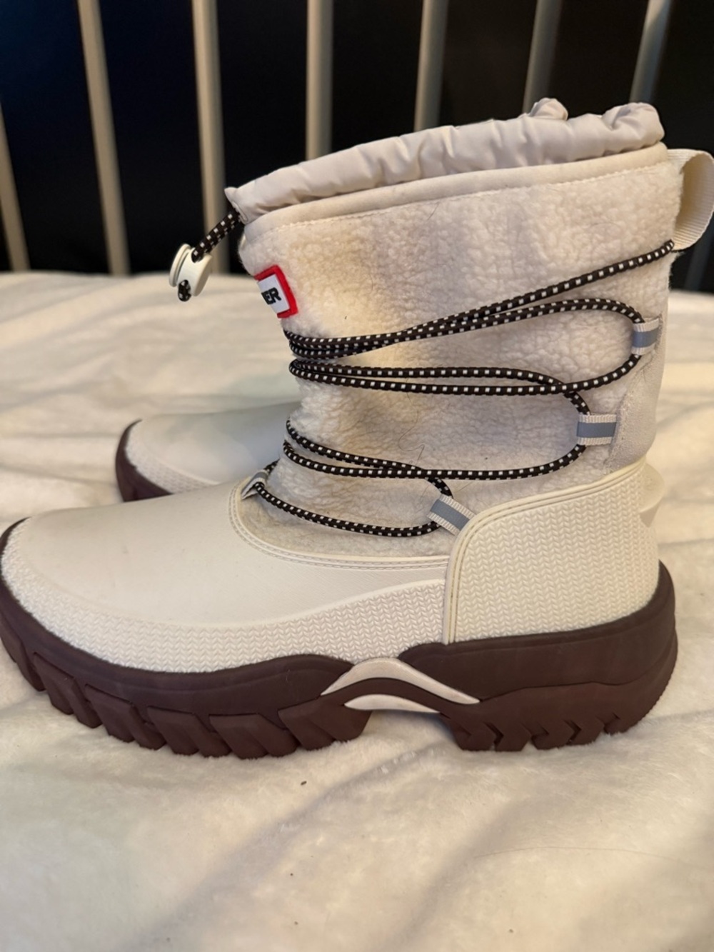 Hunter Women’s White Sherpa Winter Boots - Picture 2 of 8